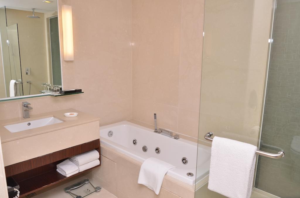 Country & By Radisson, Sahibabad 5*